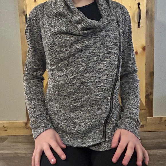 * 🤑💰🤑 3/$10.00 budle item 🤑💰🤑 Women’s sm Maurice’s cardigan sweater - Picture 3 of 7